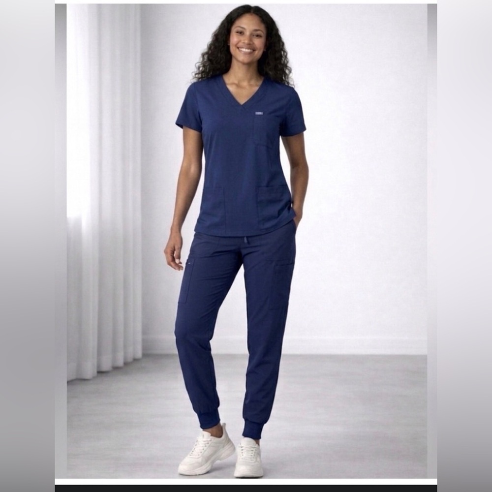 Figs Navy Blue Scrub 3 Pocket Top & Jogger Set Size Medium - Picture 2 of 4